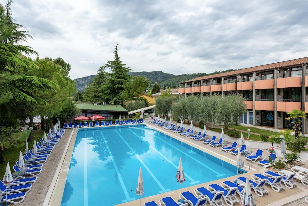 Hotel Royal Garda  Esterno foto