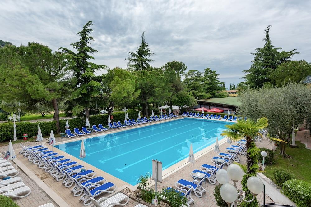 Hotel Royal Garda  Esterno foto
