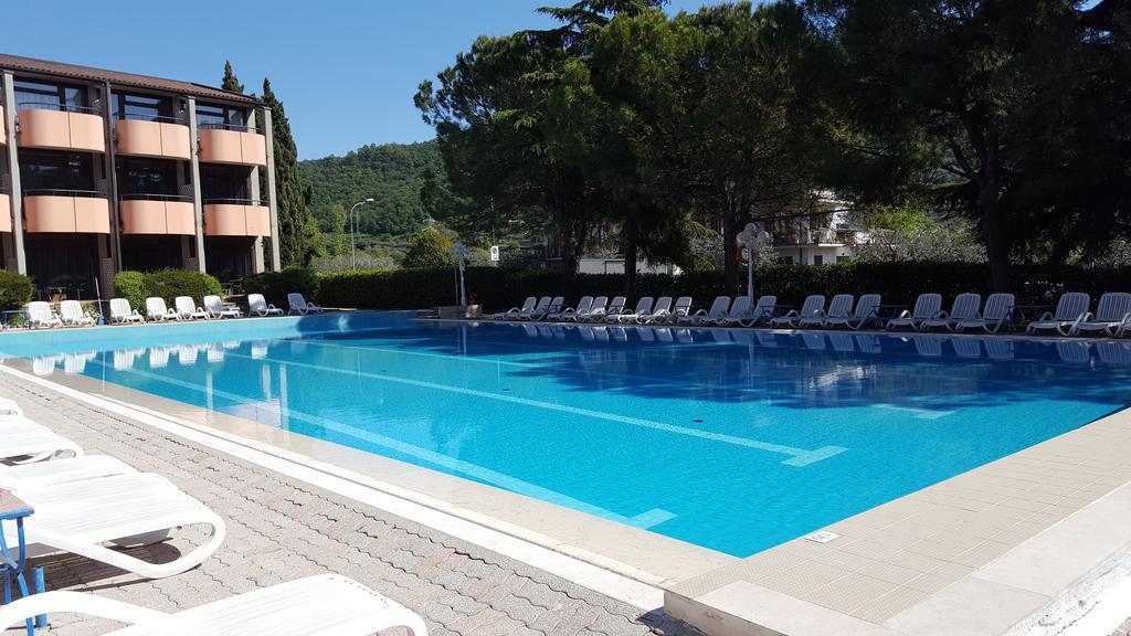 Hotel Royal Garda  Esterno foto